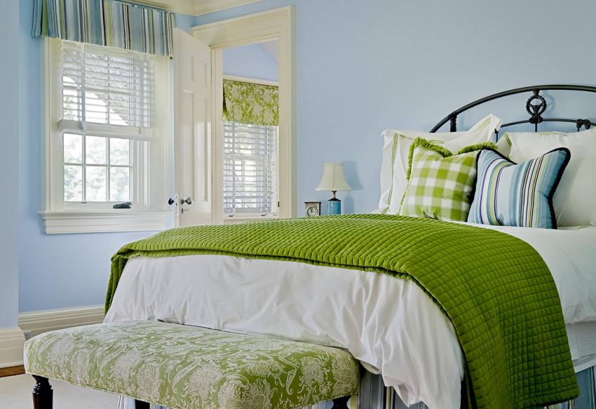 So that a small room does not seem even smaller, you cannot overload the bedroom interior with large curtains. So that a small room does not seem even smaller, you cannot overload the bedroom interior with large curtains.