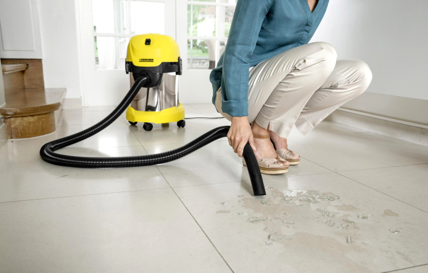 Weighing only 5.8 kg of the Karcher WD 3 PREMIUM vacuum cleaner, its container volume is 17 liters Weighing only 5.8 kg of the Karcher WD 3 PREMIUM vacuum cleaner, its container volume is 17 liters