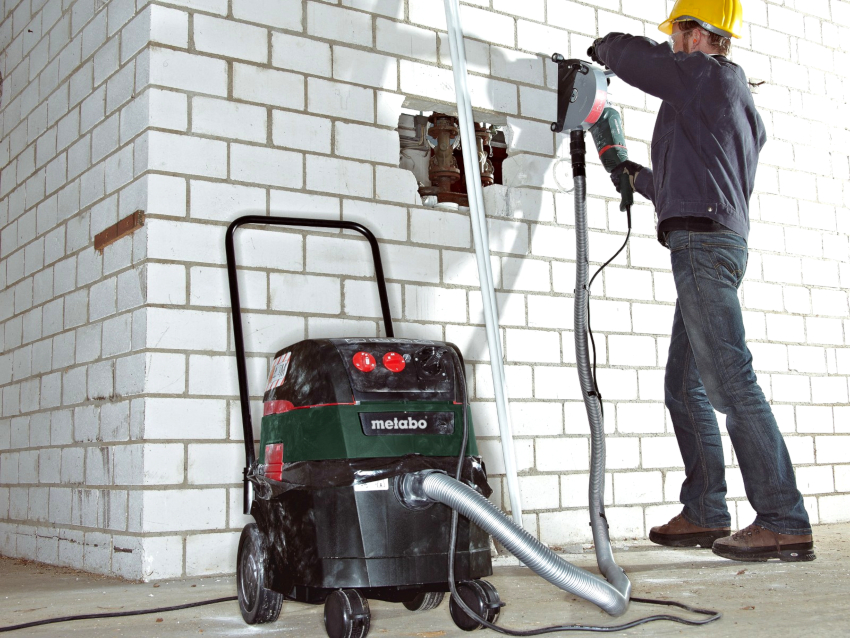 Vacuum cleaners used in conjunction with construction tools not only make the process easier, but also protect the health of workers Vacuum cleaners used in conjunction with construction tools not only make the process easier, but also protect the health of workers