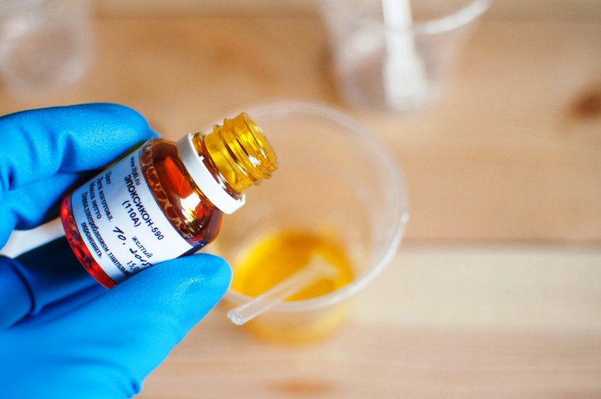 The most commonly used ratio of resin to hardener is 10: 1 The most commonly used ratio of resin to hardener is 10: 1