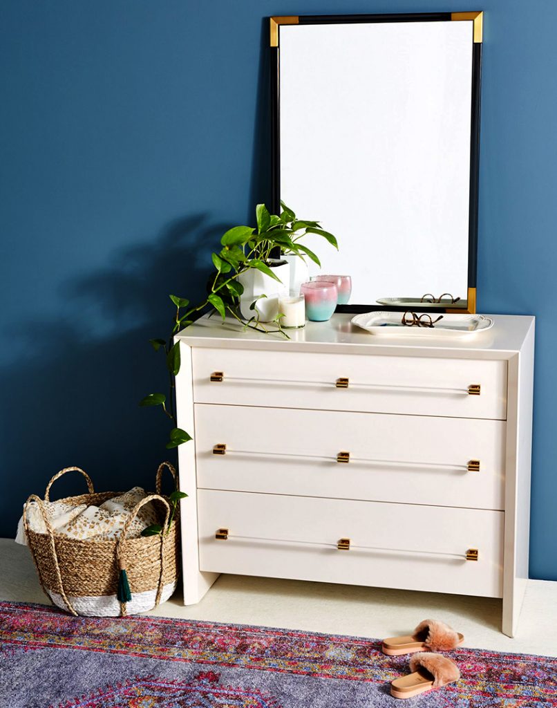 Models with mirrors turn ordinary dressers into dressing tables