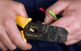 Crimping pliers for wire lugs: types of tools and methods of application