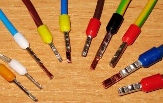 Crimping lugs: secure connection of cables