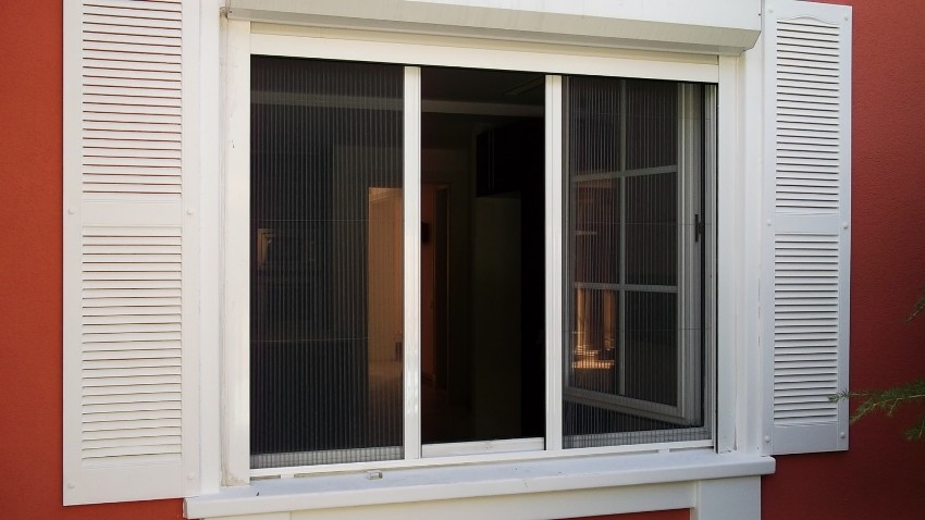 The pleated mosquito net is a convenient sliding structure that protects the room from insects The pleated mosquito net is a convenient sliding structure that protects the room from insects