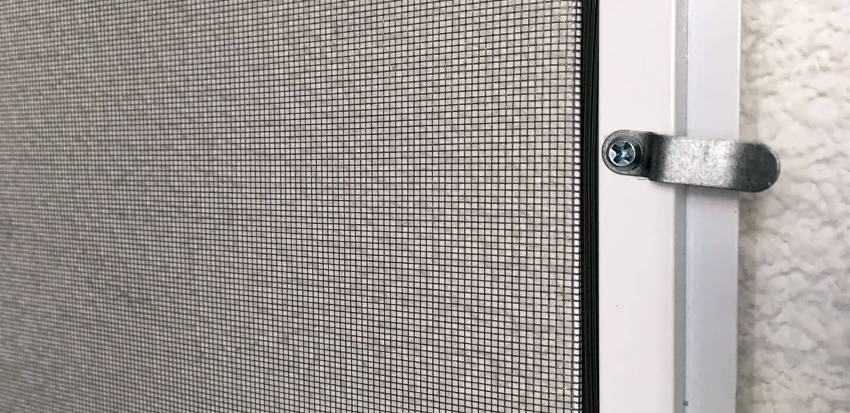 One of the main types of fastening mosquito nets to plastic windows is the hinged version One of the main types of fastening mosquito nets to plastic windows is the hinged version