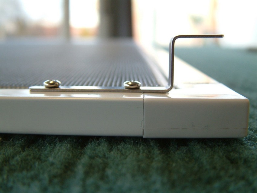 Attaching the frame mesh to the window using z-bars is the most popular method Attaching the frame mesh to the window using z-bars is the most popular method