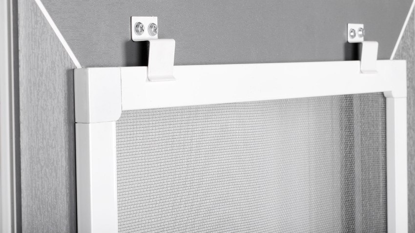 Z-pieces are attached one at each side of the frame Z-pieces are attached one at each side of the frame