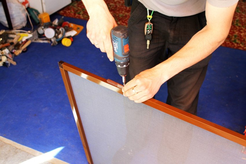 You can also mount the frame structure of the mosquito net with your own hands You can also mount the frame structure of the mosquito net with your own hands