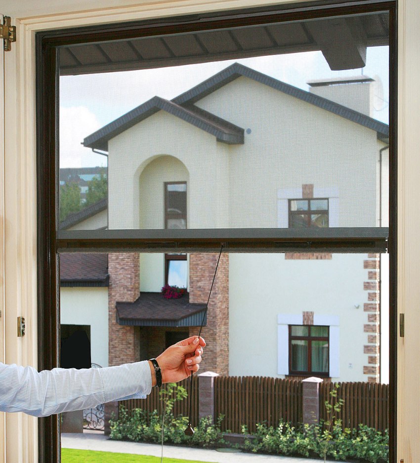 Mosquito nets for plastic windows are: Velcro, frame, roll (roller shutter), sliding Mosquito nets for plastic windows are: Velcro, frame, roll (roller shutter), sliding