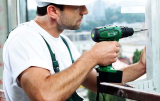 Cordless drill: a quick way to secure all connections