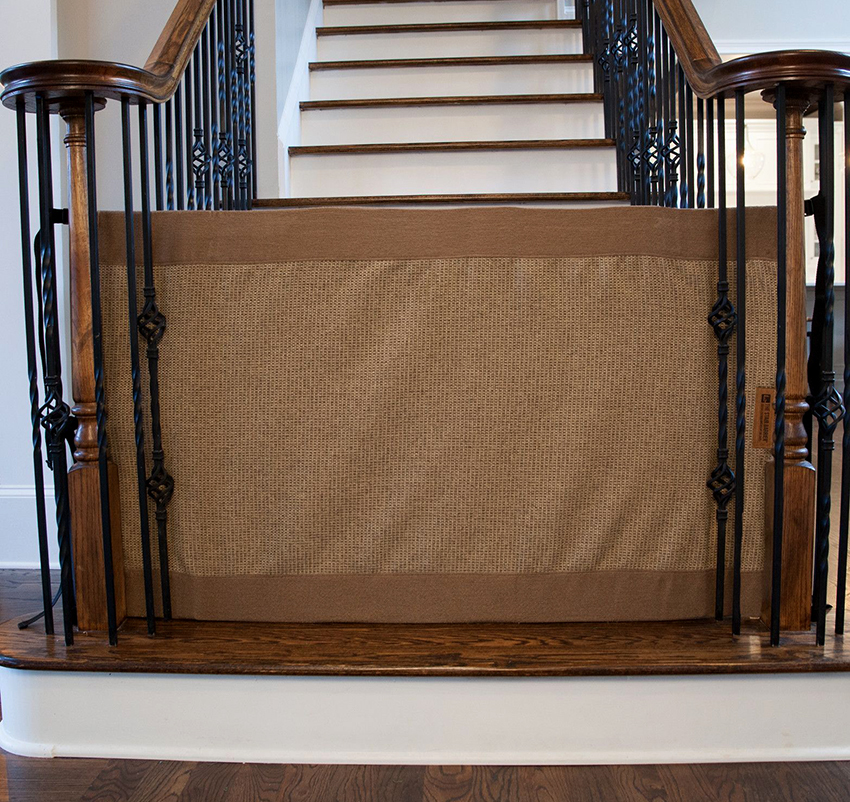 First of all, the children's railing must match the width of the staircase. First of all, the children's railing must match the width of the staircase.