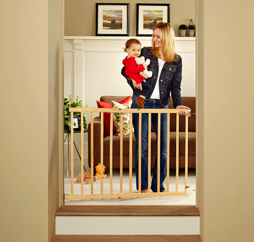 If the staircase is wooden, then it is recommended to use the railing from the same material. If the staircase is wooden, then it is recommended to use the railing from the same material.