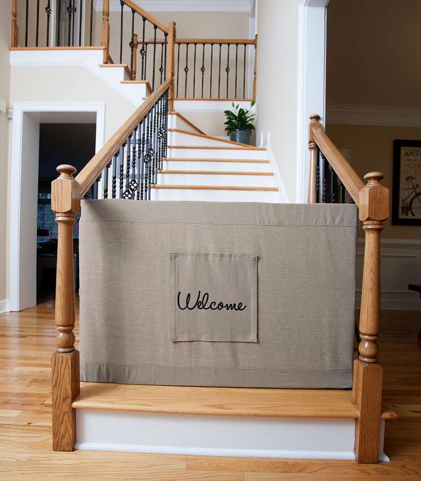 The design of the staircase gate may differ depending on the material of manufacture The design of the staircase gate may differ depending on the material of manufacture