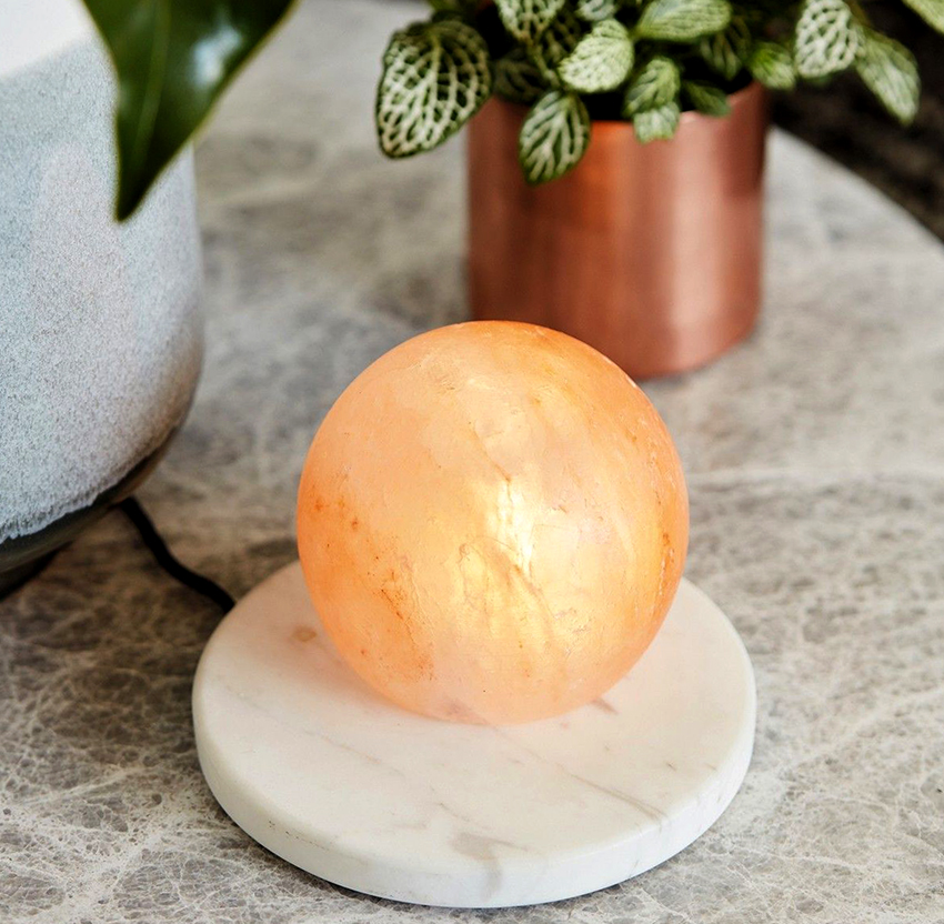 Salt lamps come in a variety of shapes and sizes Salt lamps come in a variety of shapes and sizes